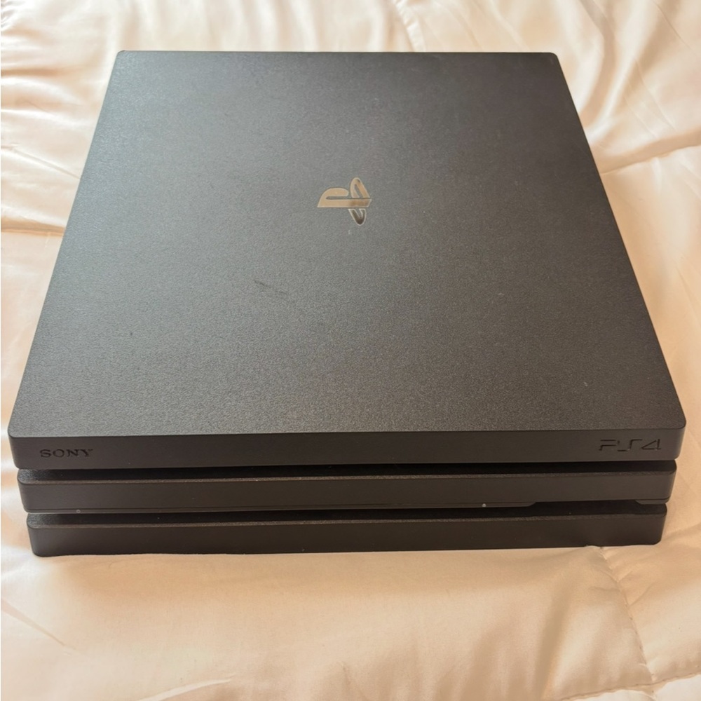 PLAYSTATION 4 PRO (1TB)